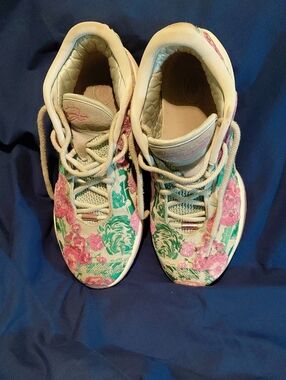pair of Nike LeBron 21 Premium "Grandma's Couch - Pearl of Z" basketball sneaker
